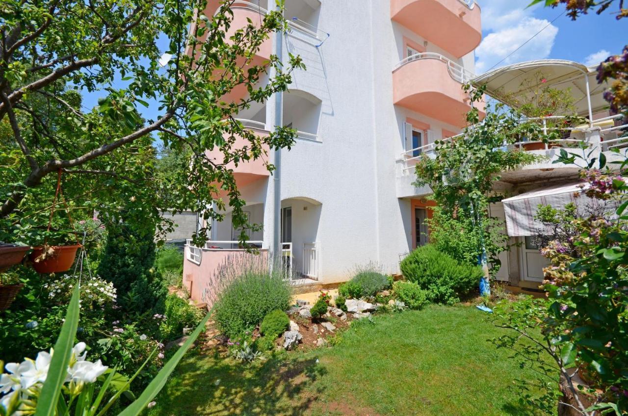 Apartments Snjezana Novi Vinodolski Exterior photo