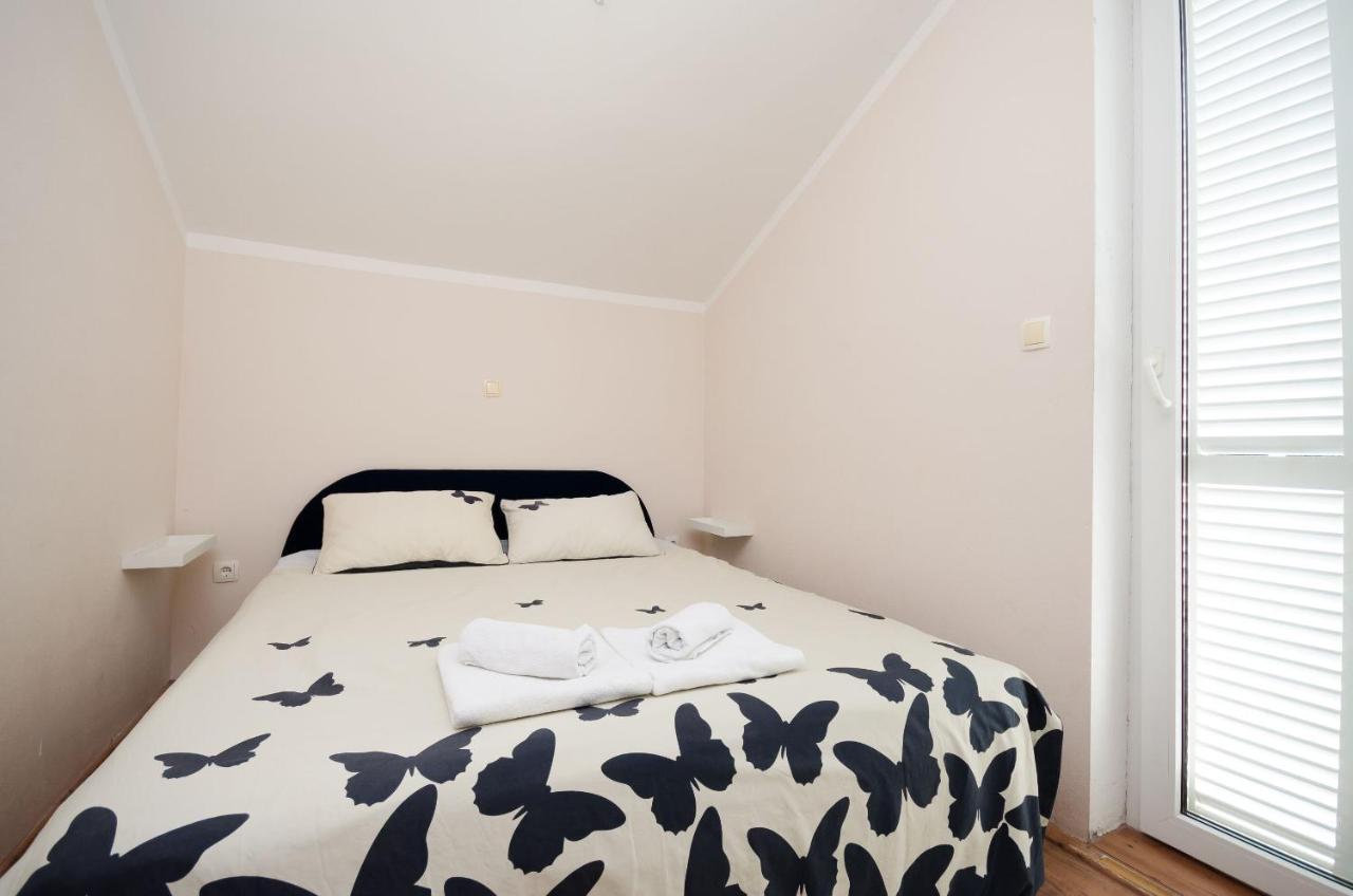 Apartments Snjezana Novi Vinodolski Exterior photo